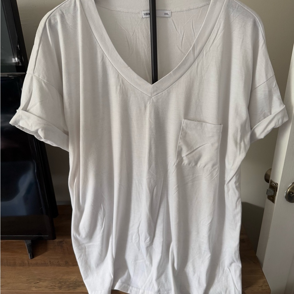 V-Neck White Short Sleeve Tee